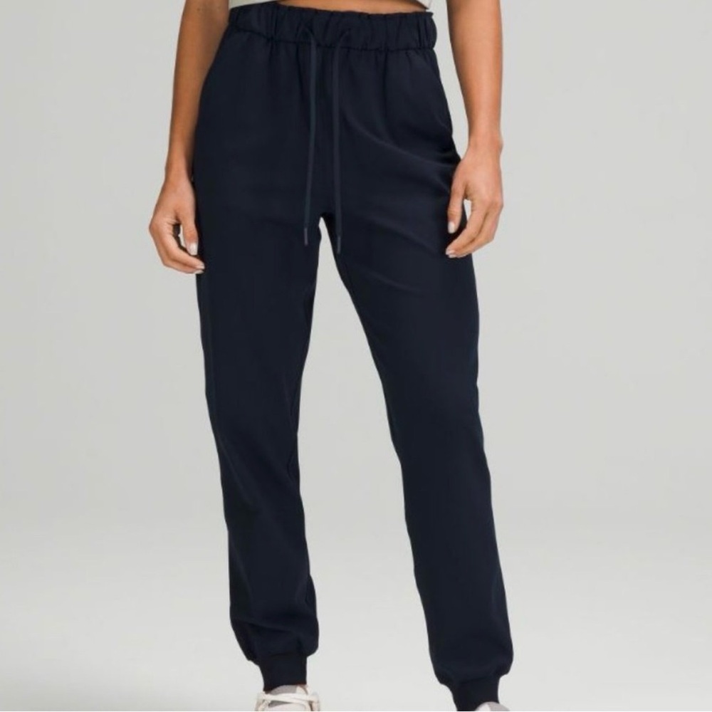 Lululemon Black Stretch High-Rise Jogger 25" Sz 6